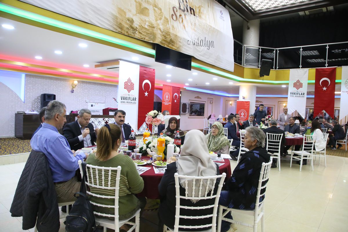 Antalya\'da "Bir Lokma Bin Sofra" iftar programı düzenlendi