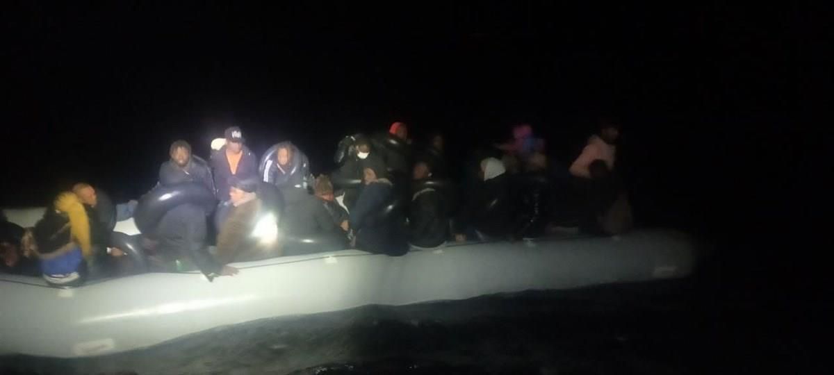 Ayvalık açıklarında 37 düzensiz göçmen kurtarıldı