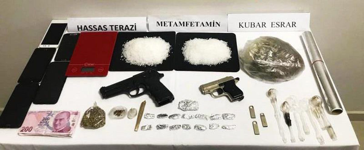 Son dakika haberi... Balıkesir\'de uyuşturucu operasyonunda 8 zanlı yakalandı