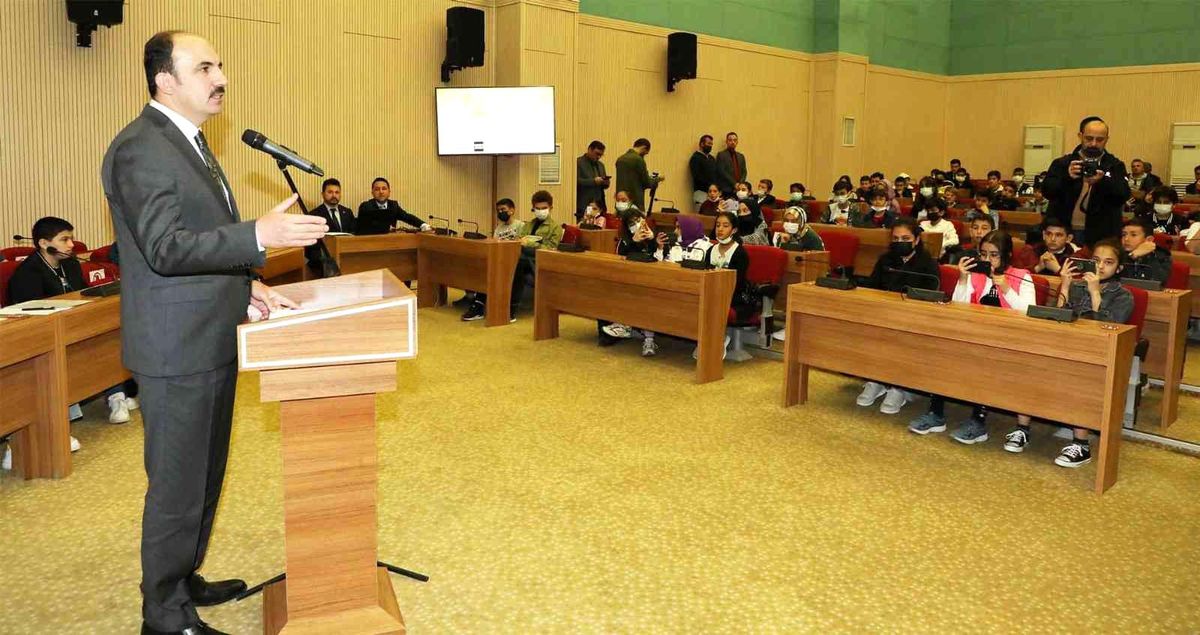 Başkan Altay: 'Yarınlarımız için şehrimizi çocuklarla birlikte yönetiyoruz'