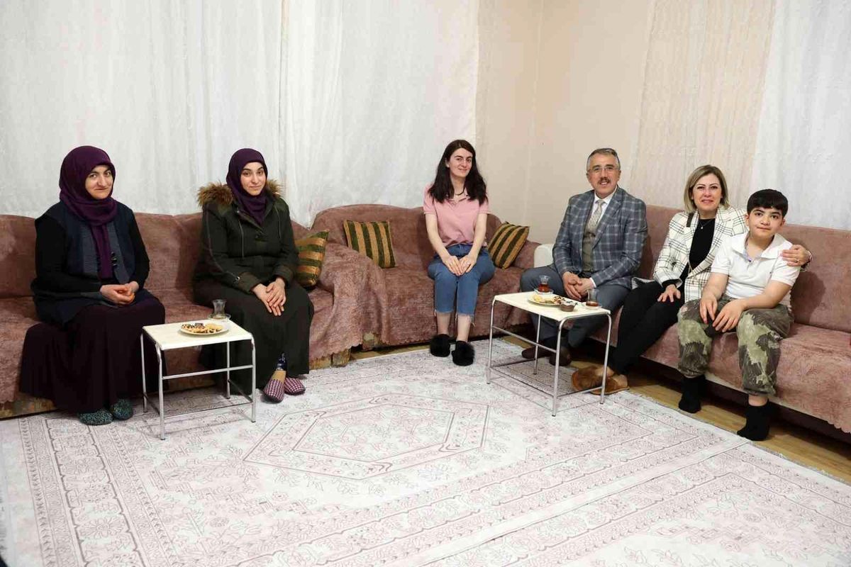 Başkan Savran ev ziyaretlerini sürdürüyor