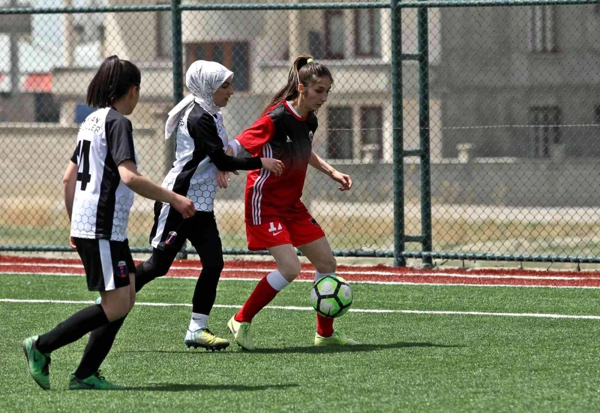 Büyükşehir Belediyesi Kadın Futbol Takımı\'ndan 11 gollü skor