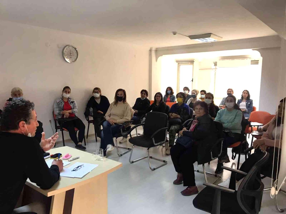 Çiğli Belediyesinden kadınlara dijital okuryazarlık semineri