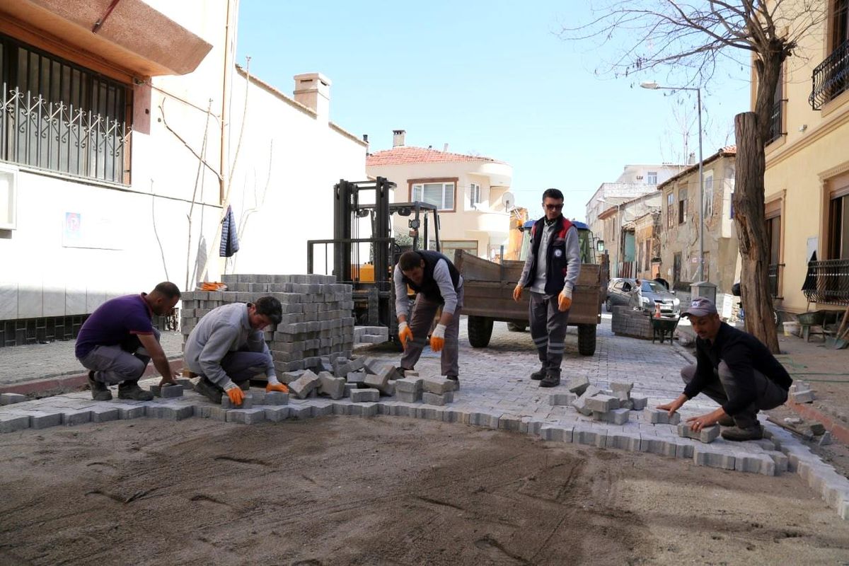 Doğalgaz altyapı çalışmalarında bozulan yollar düzenleniyor