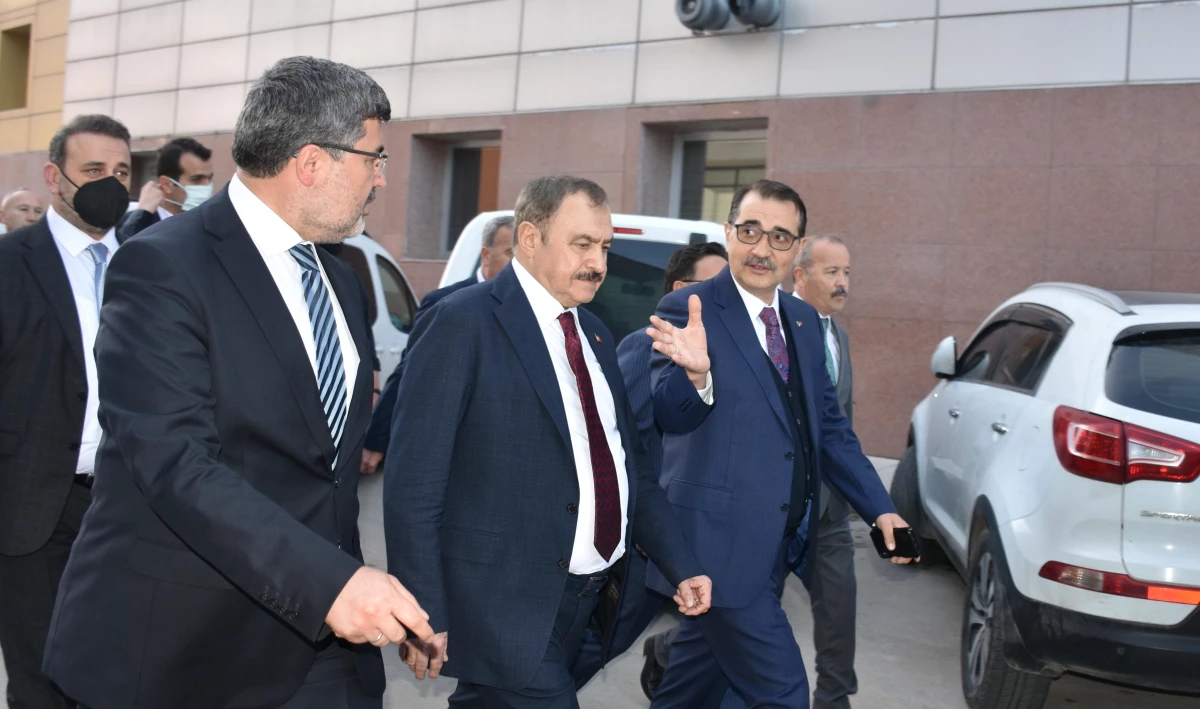 Enerji ve Tabii Kaynaklar Bakanı Fatih Dönmez, Afyonkarahisar\'da ziyaretlerde bulundu