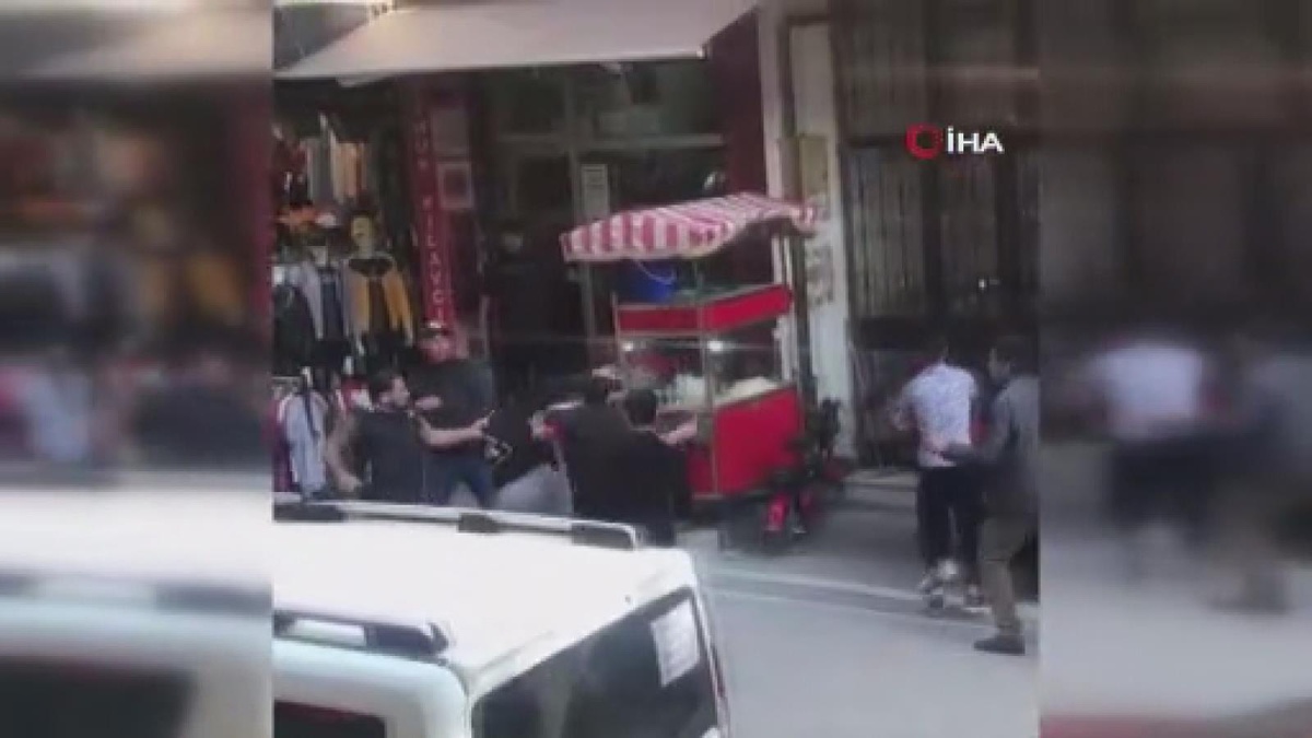 Esnaf ve vatandaşın sopalı kavgası kameraya yansıdı