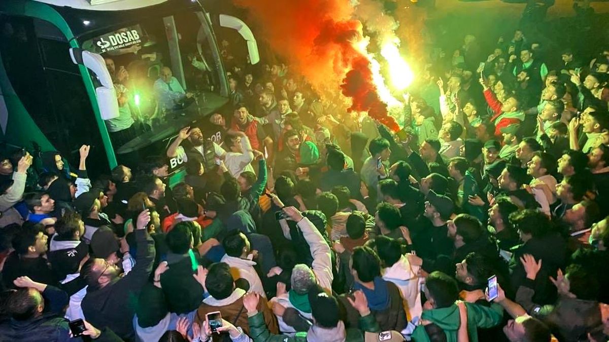 Frutti Extra Bursaspor\'a taraftarından muhteşem karşılama