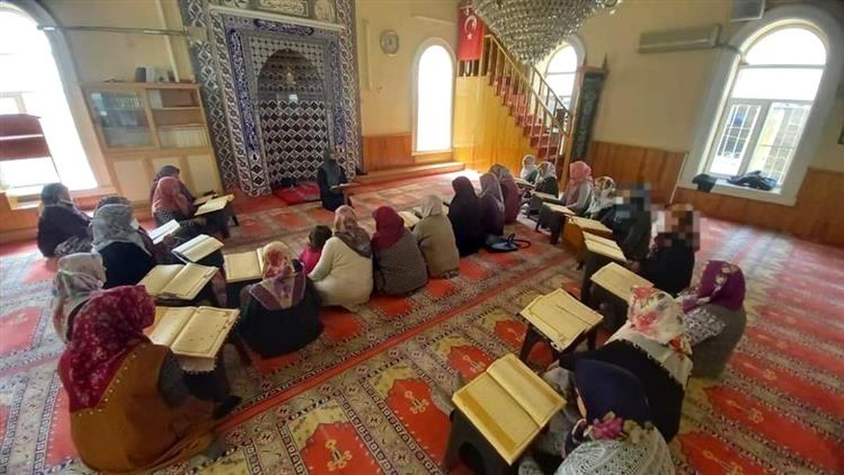 Germencik\'te 14 asırlık mukabele geleneği sürüyor