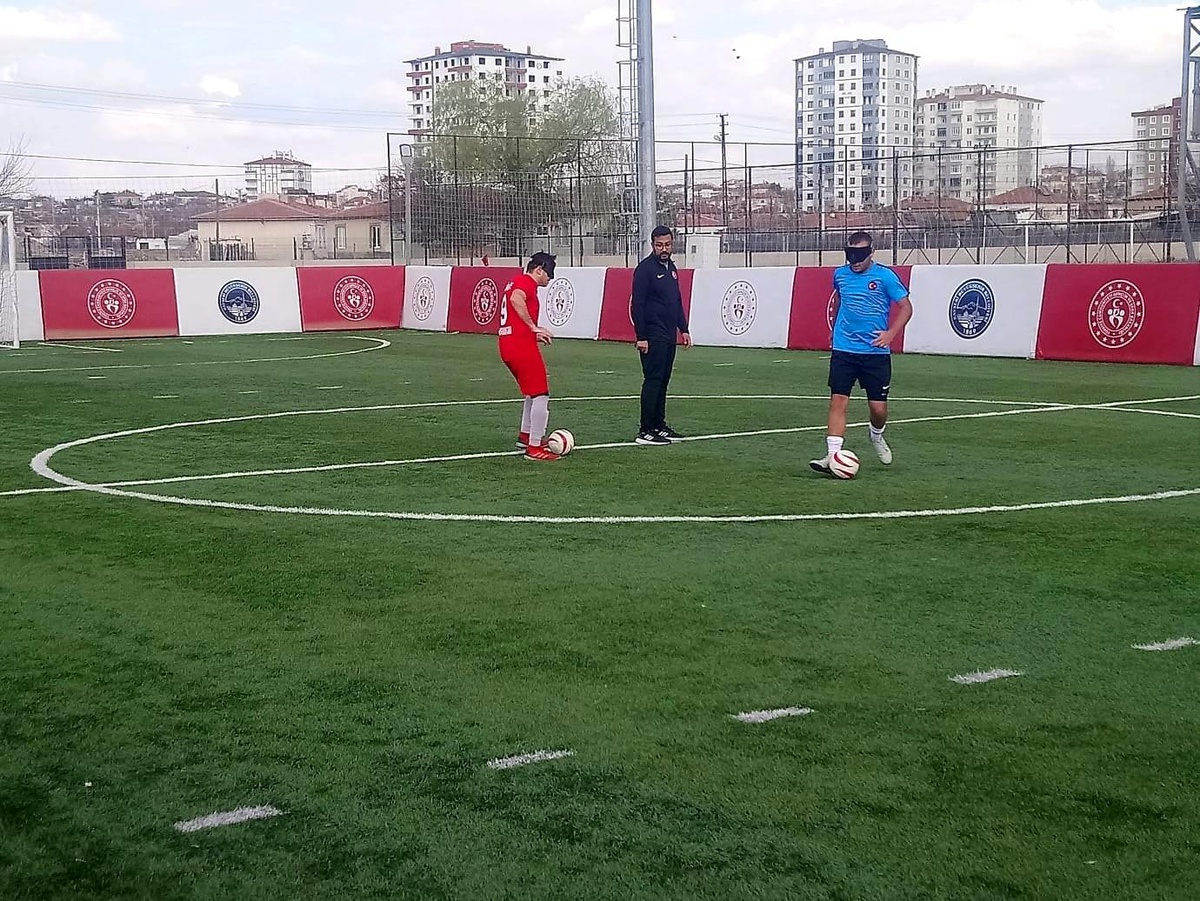 Görme Engelliler B1 Futbol Milli Takımı Kayseri\'de kamp yapıyor