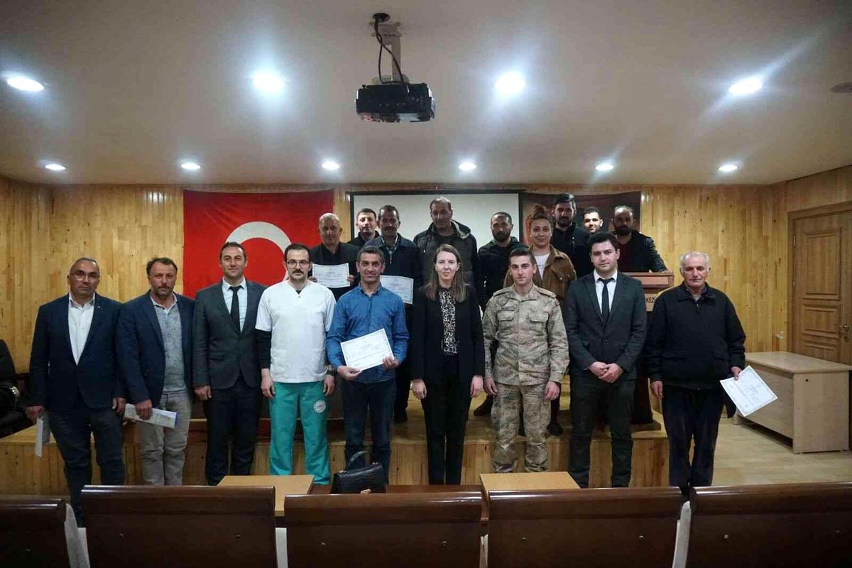 Hanak\'lı hayvan yetiştiricileri sertifikalarını aldı