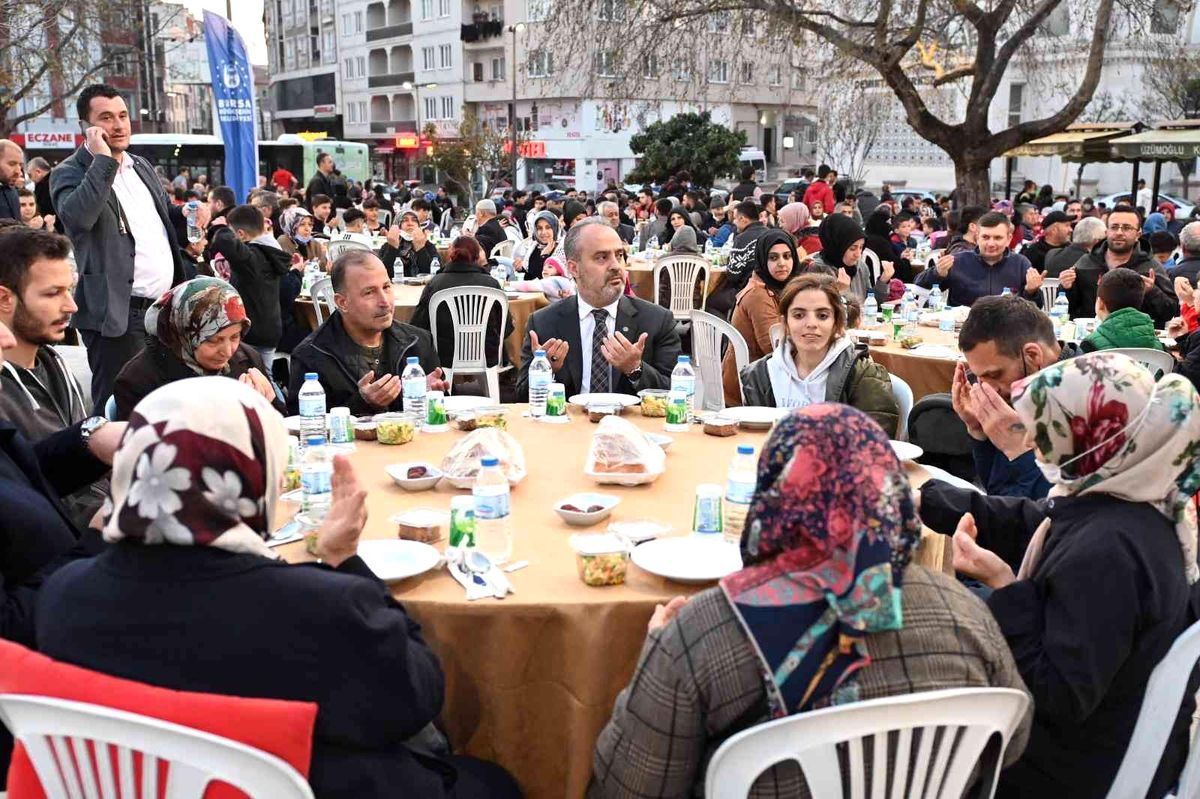 İftar sofraları Demirtaş\'ta kuruldu