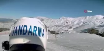 Isparta JAK timleri kış sezonunda 196 vatandaşın yardımına koştu