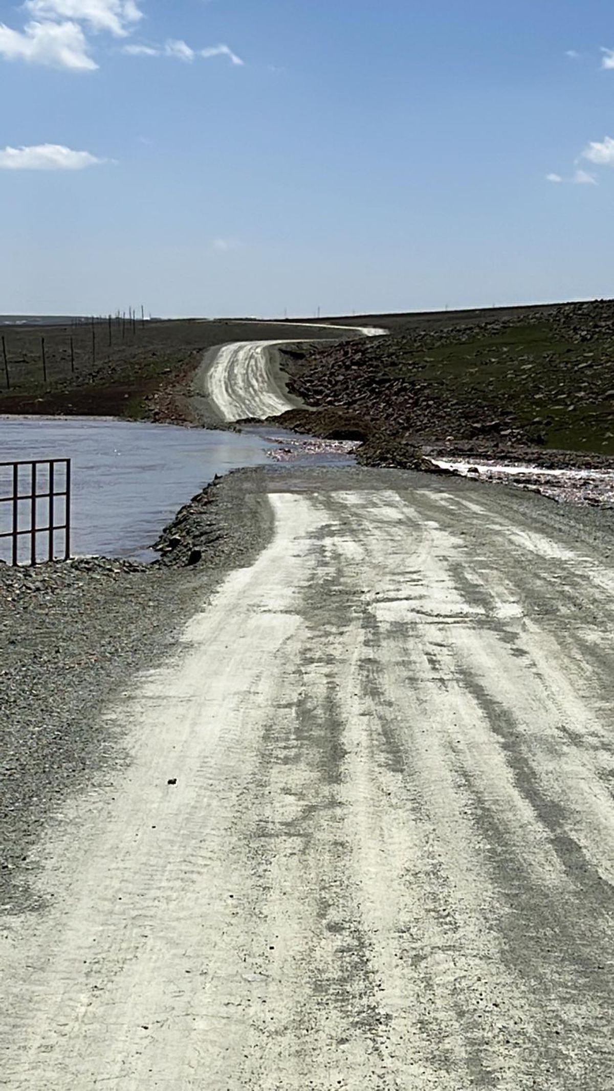 Kars\'ta sel nedeniyle iki köy yolu ulaşıma kapandı