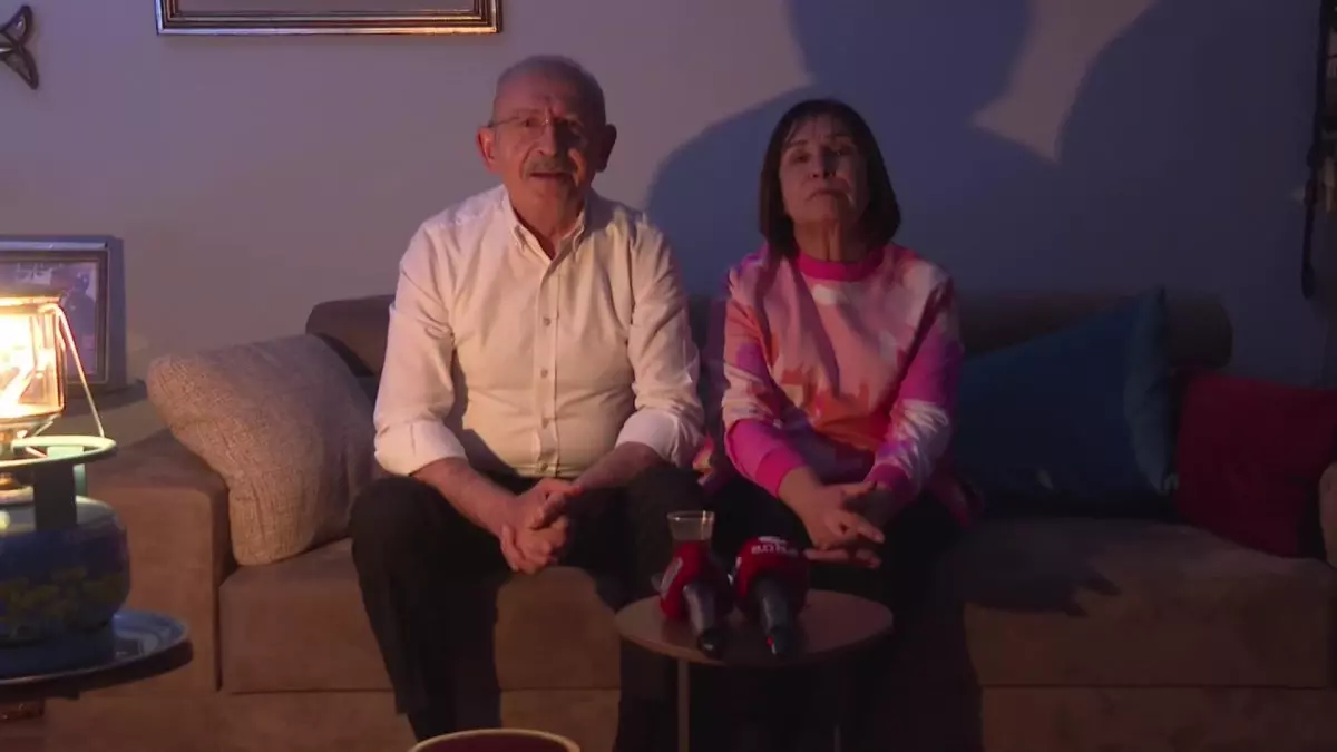 Kılıçdaroğlu, Elektriği Kesilen Evinde Lüks Lambası Işığında Konuştu: 'Bu Bir Direniş, Sizin Hakkınızı Arama Mücadelesi'