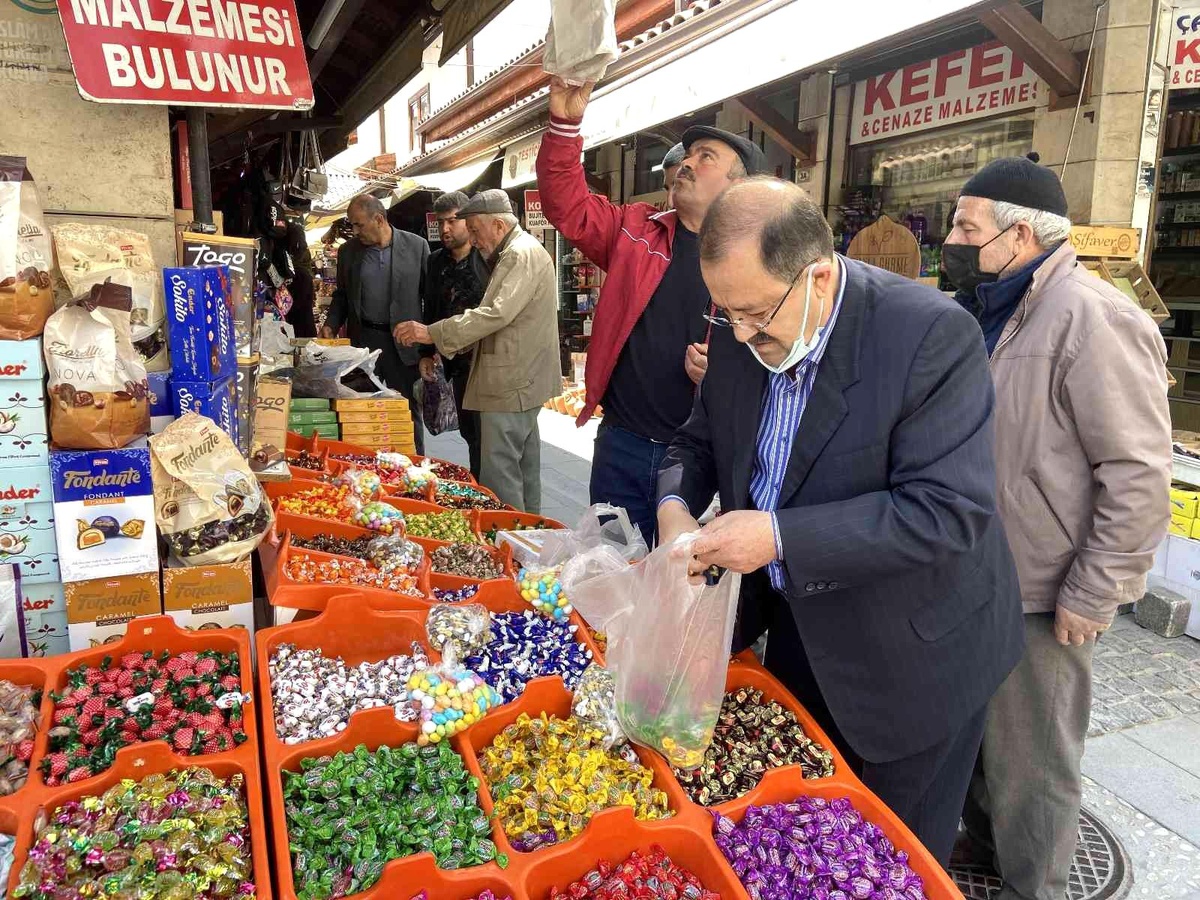 Konya\'nın tarihi pazarlarında bayram hareketliliği
