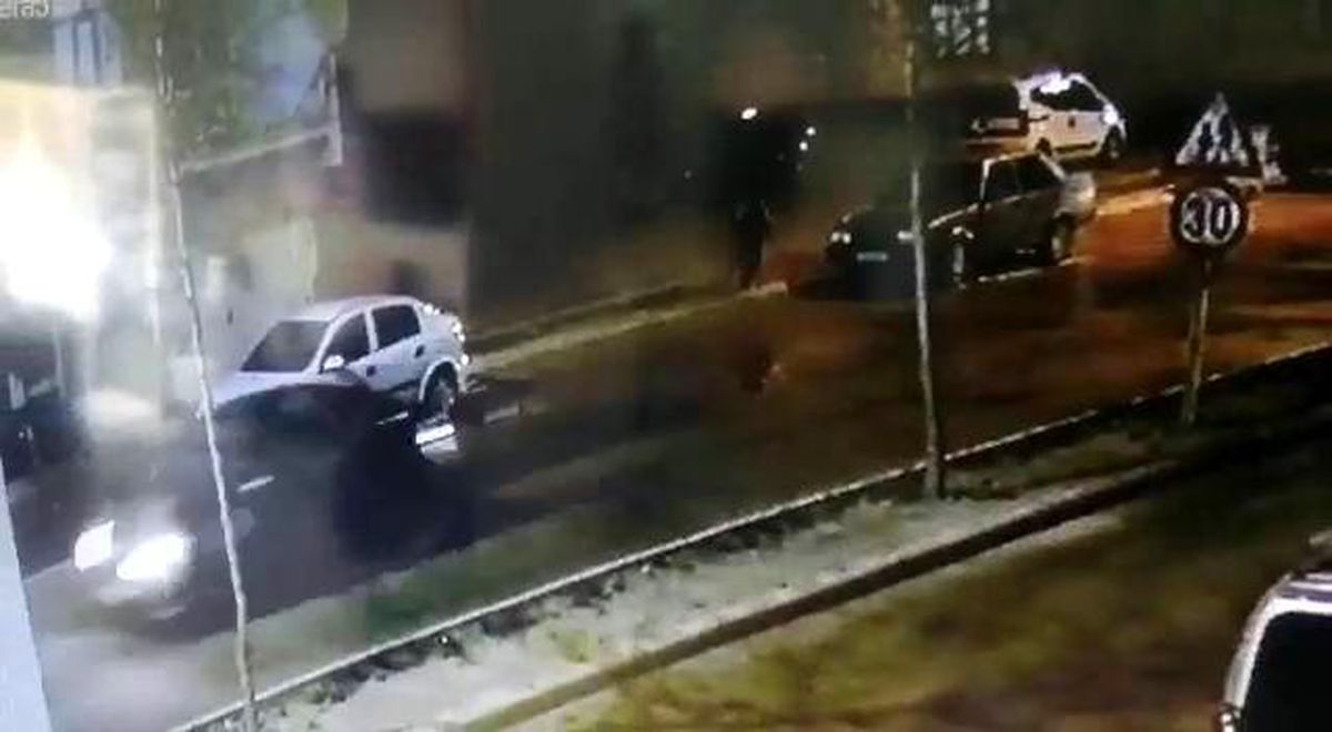Köpek havlamasından korktu, kaçarken araba çarptı
