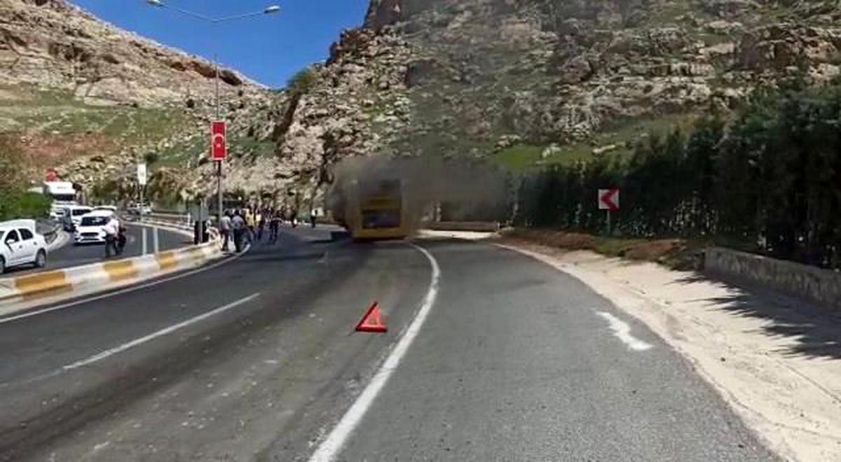 Mardin\'de içinde 25 yolcusu bulunan halk otobüsü yandı