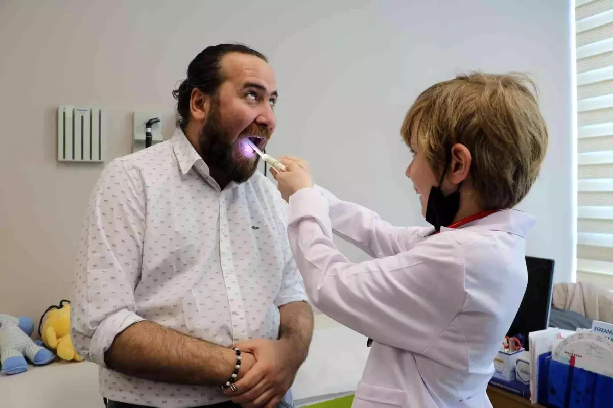 Minikler doktor oldu, sağlıkçılarla şarkılar söyledi