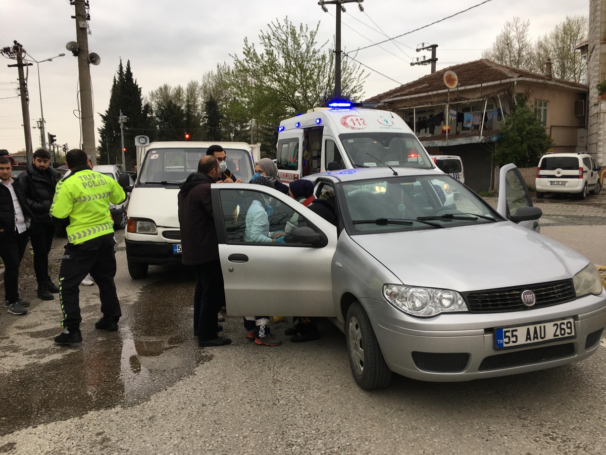 Samsun\'da otomobille kamyonetin çarpışması sonucu iki kişi yaralandı
