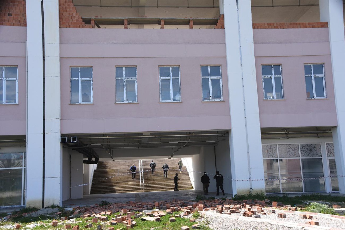 Sinop\'ta kafasına tuğla düşen üniversite öğrencisi yaralandı