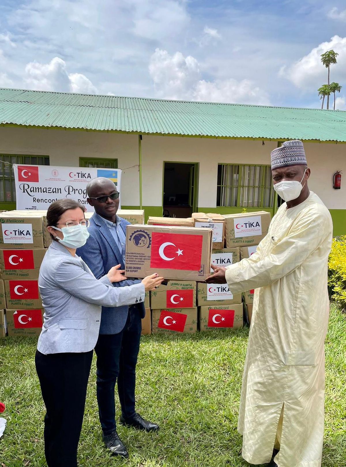 TİKA, Ruanda\'da 500 aileye ramazan kumanyası dağıttı