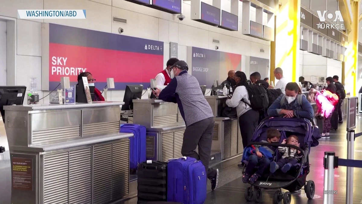 Washington\'da Havaalanında Çoğu Yolcu Hala Maske Takıyor