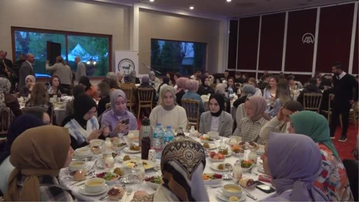 YTB Başkanı Eren, Batı Trakyalı öğrencilerle iftarda buluştu