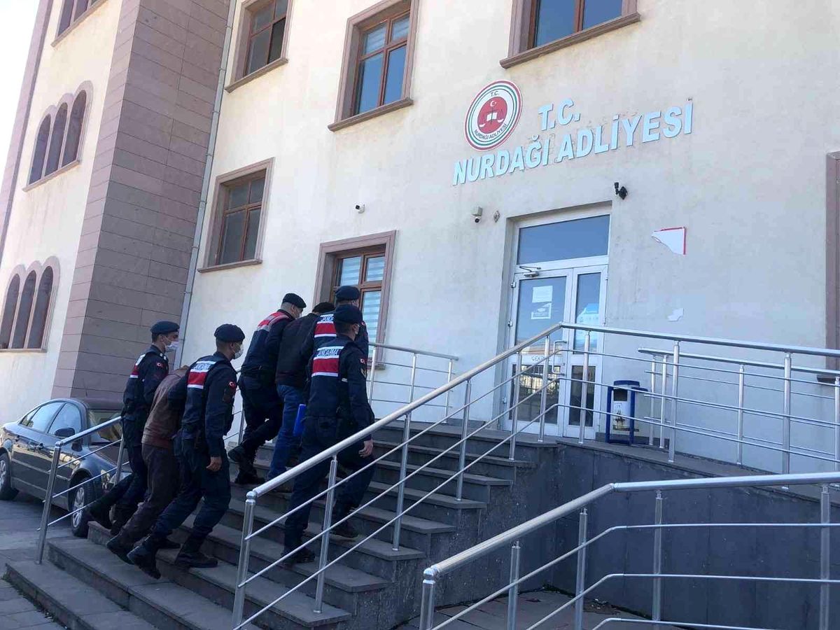 300 bin liralık demir çit çalan şüpheliler JASAT\'tan kaçamadı