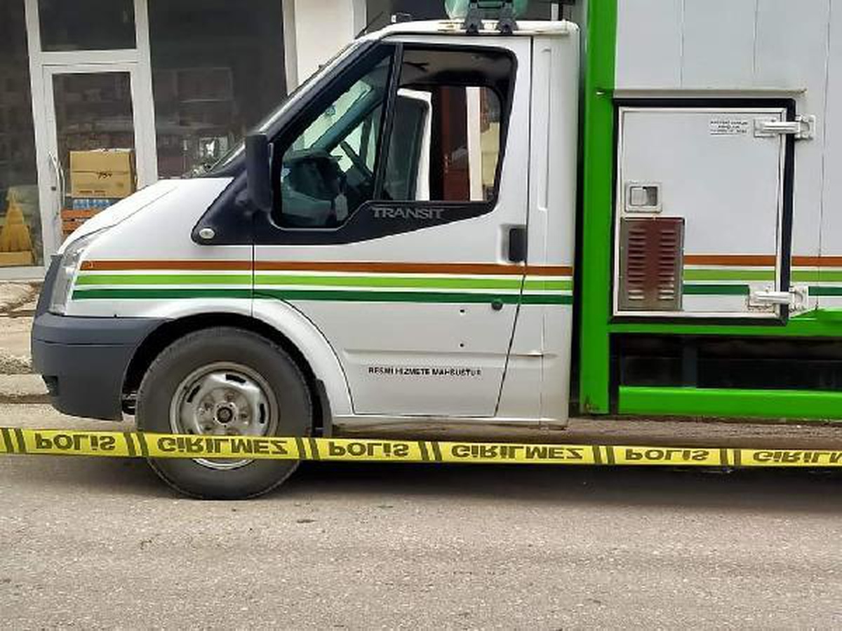 Ablasının defin yerine karşı çıktı, cenaze nakil aracını kurşunladı