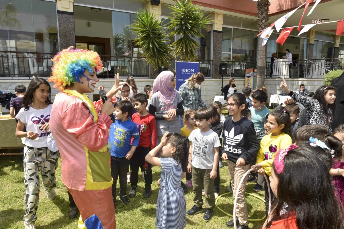 Adana\'da 23 Nisan\'da Hasta ve Göçmen Çocuklar Unutulmadı