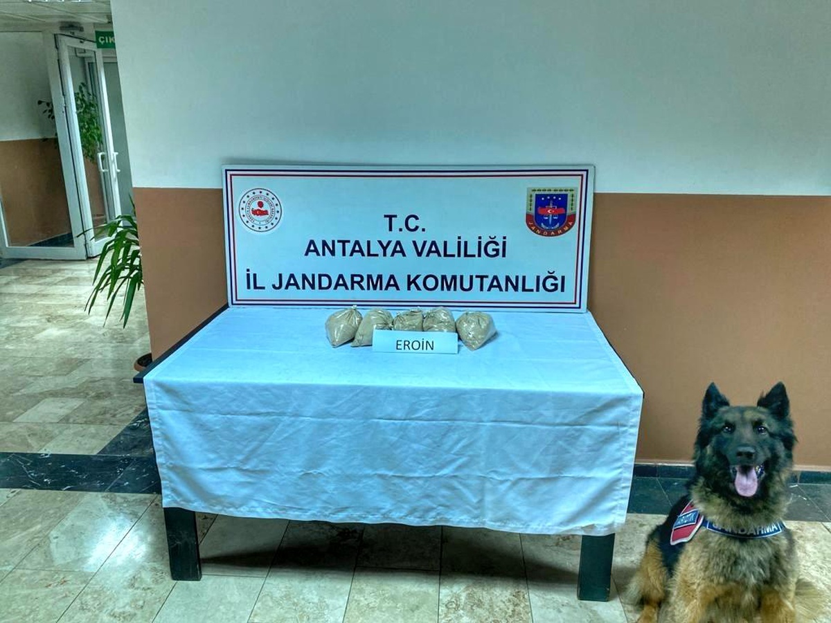 Antalya\'da 5 kilo eroin ele geçirildi: 1 gözaltı