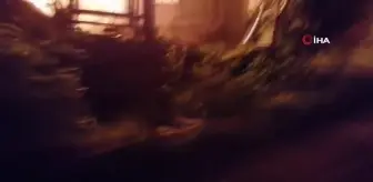 Artvin'de iki katlı ev yanarak küle döndü