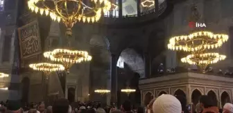 Ayasofya'da bir ilk: Filistinli Bakan Cuma namazı kıldırdı