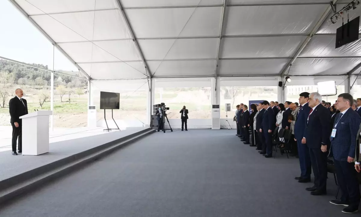 Azerbaycan diasporası Karabağ\'ın sembol şehri Şuşa\'daki Zafer Kurultayı\'nda buluştu