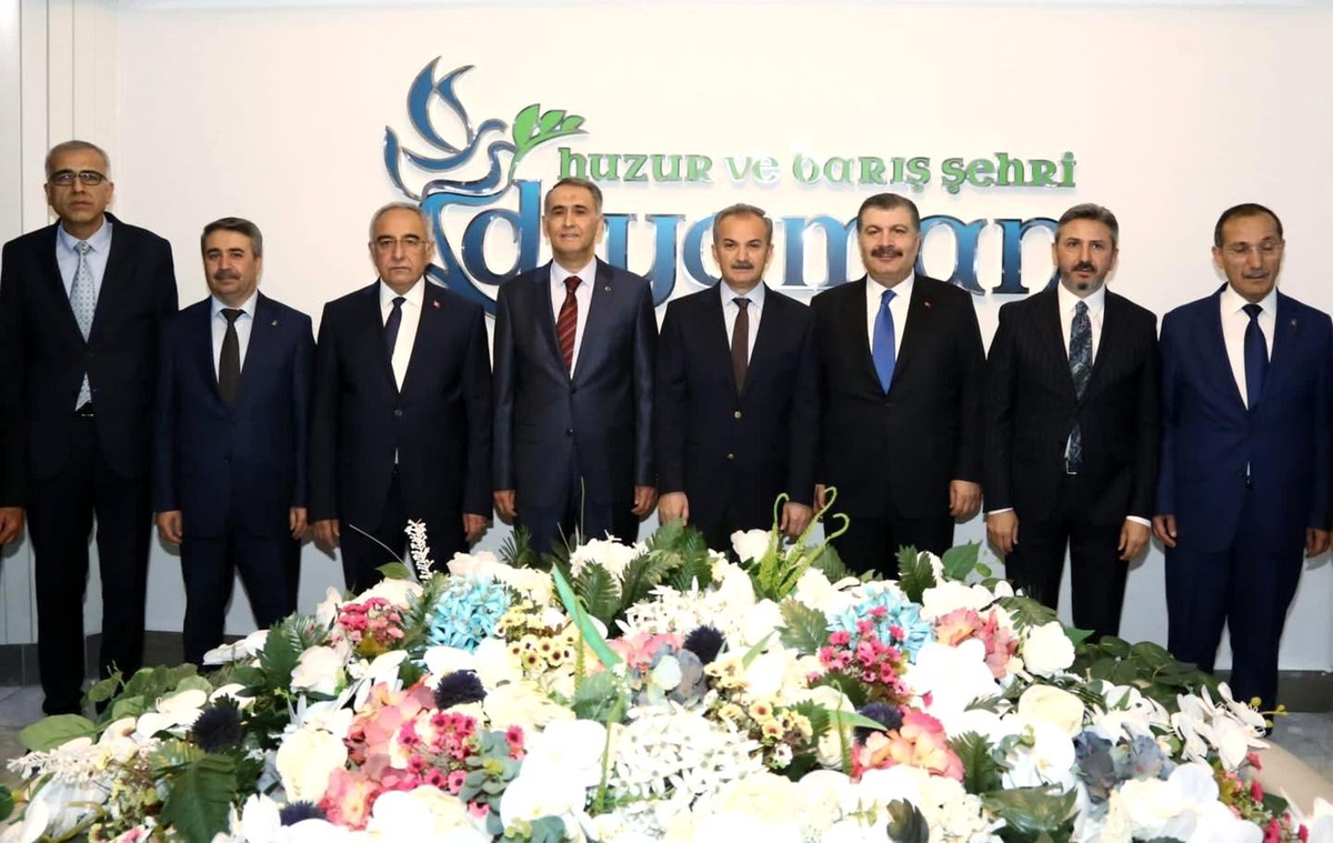 Bakan Koca, belediyenin çalışmaları hakkında bilgiler aldı