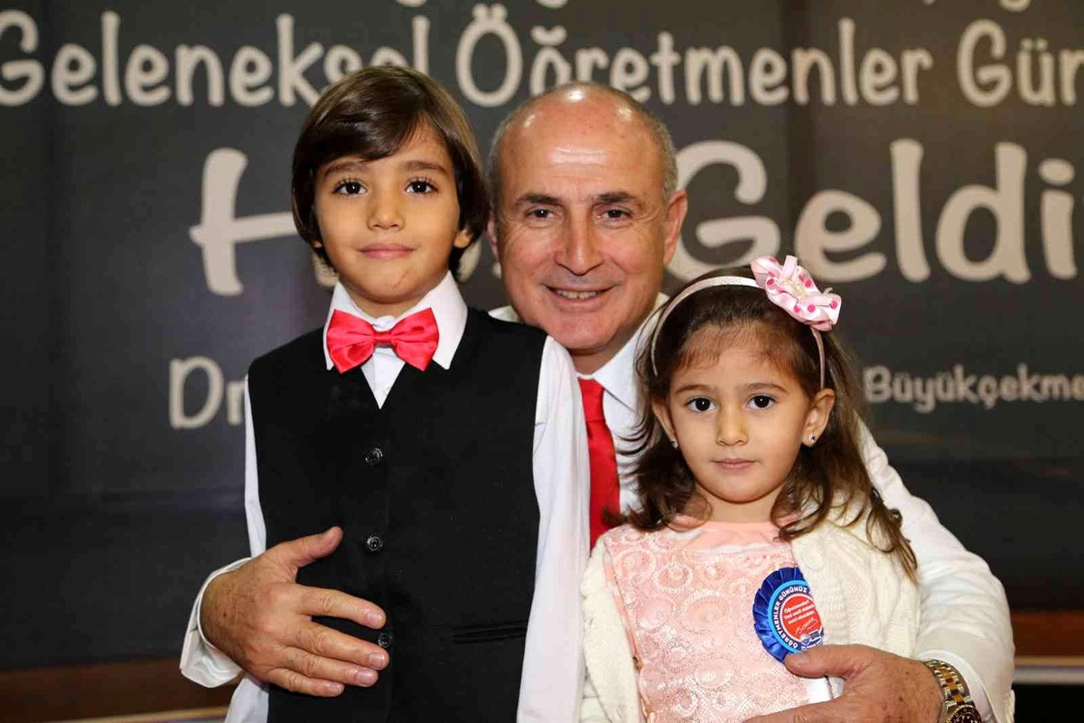 Başkan Akgün, "Tüm dünya çocuklarının bayramı kutlu olsun"