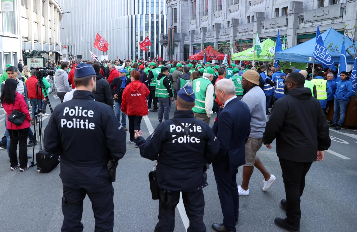 Son dakika haberleri: Belçika\'da işçiler zam talebiyle greve gitti