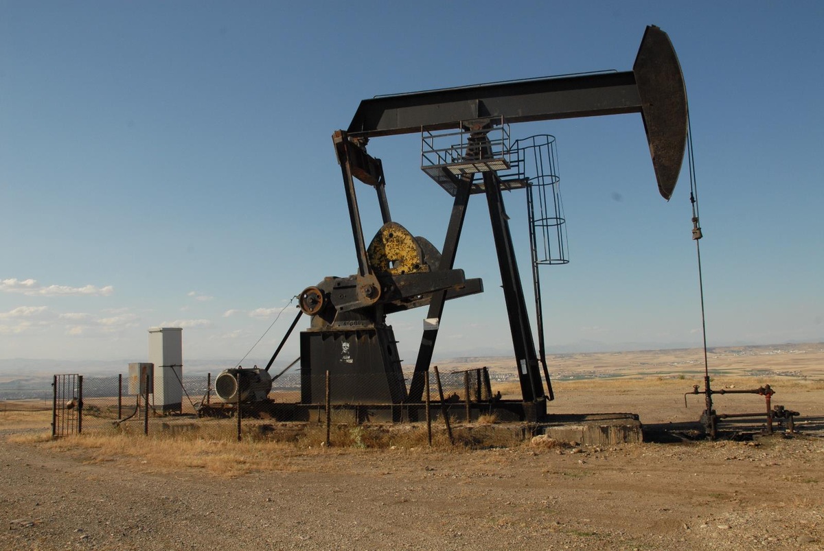 Brent petrolün varil fiyatı 107,12 dolar