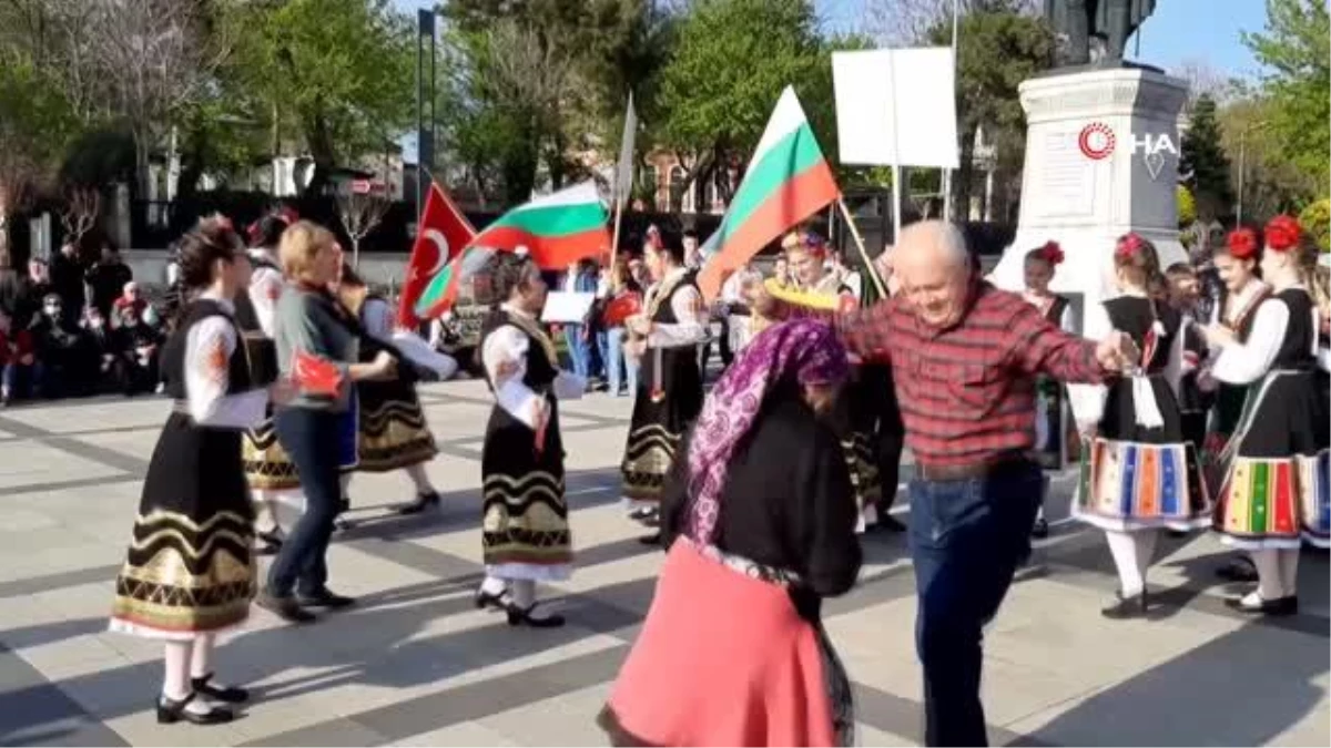 Bulgar folklor ekibi ve vatandaşlar Edirne\'de Ankara havası oynadı