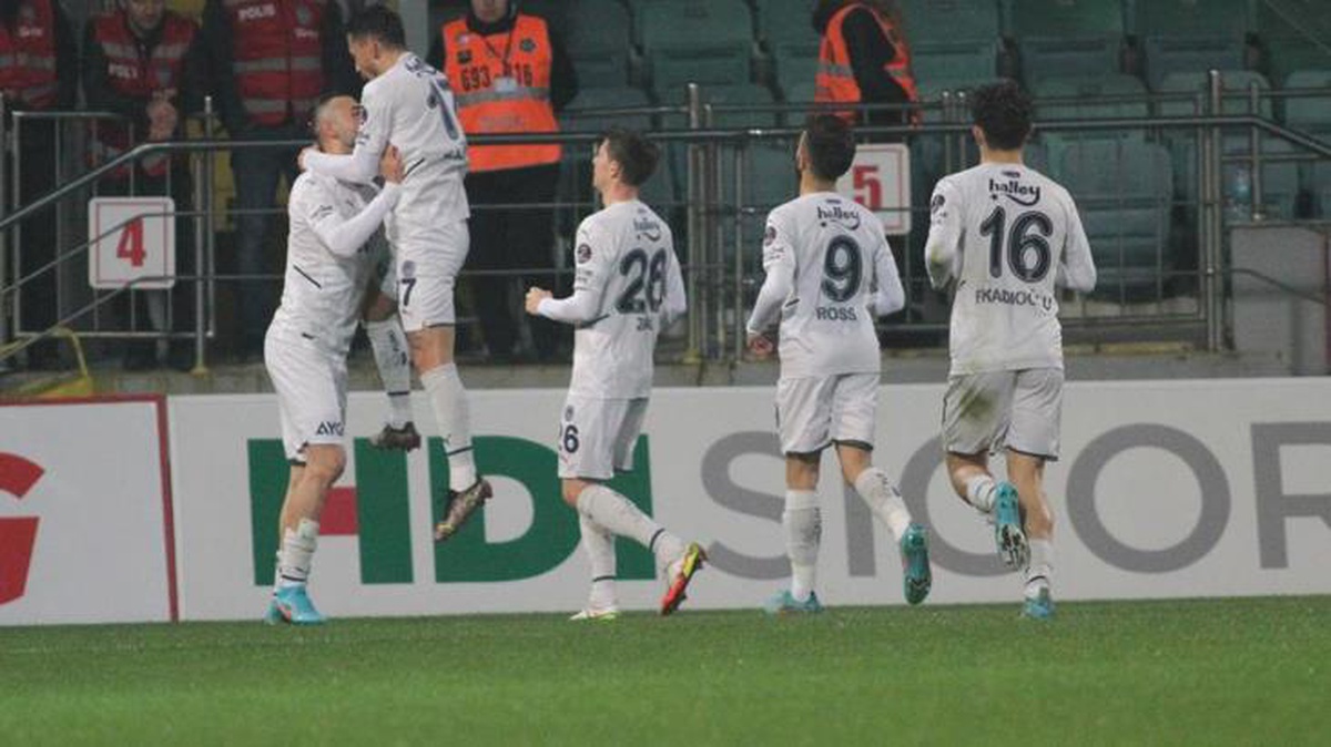 Fenerbahçe, deplasmanda Çaykur Rizespor\'u 6-0 yendi