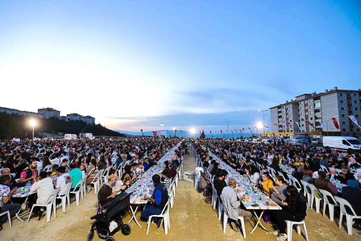 Denizli'de iftar sofrası TOKİ evlerinde kuruldu