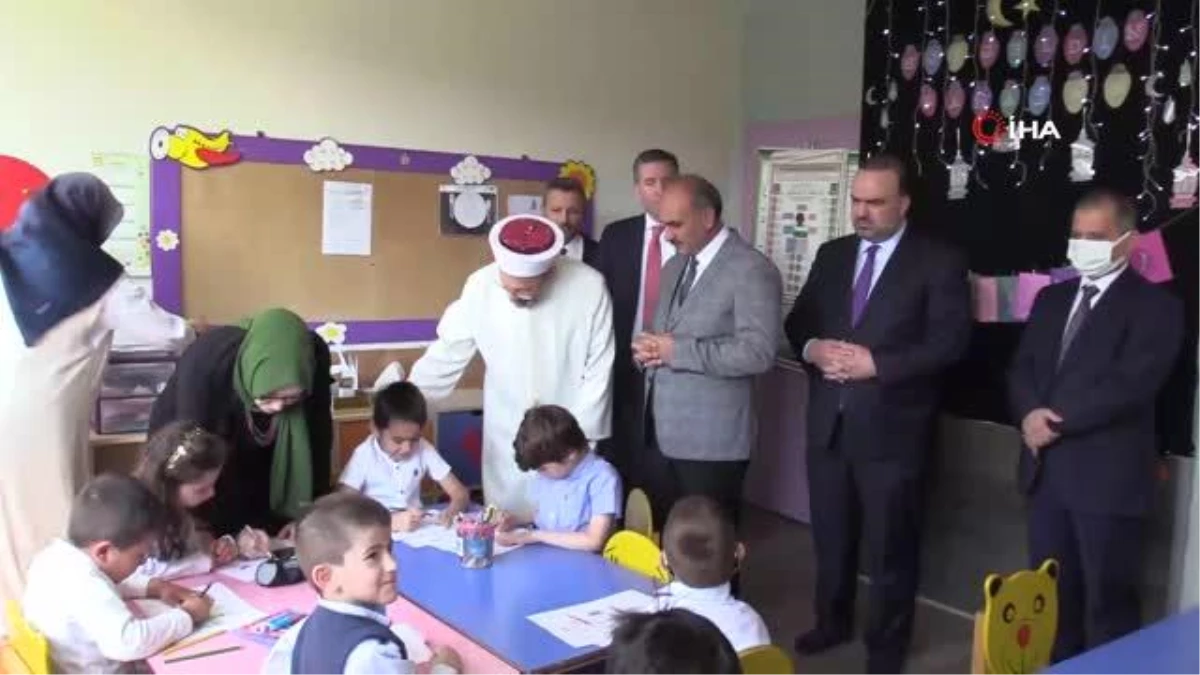 Diyanet İşleri Başkanı Erbaş, Fransa\'da 4-6 yaş Kur\'an kursu ve hafızlık öğrencilerini ziyaret etti