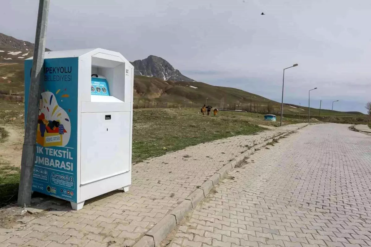 İpekyolu Belediyesinden "Giyilmeyen Kıyafetler Kumbaraya" projesi