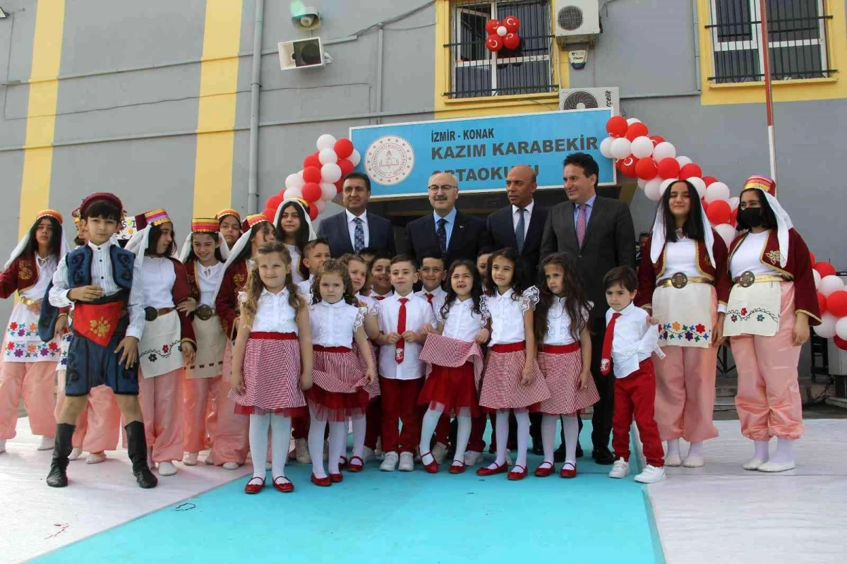 İzmir\'de renkli 23 Nisan kutlaması