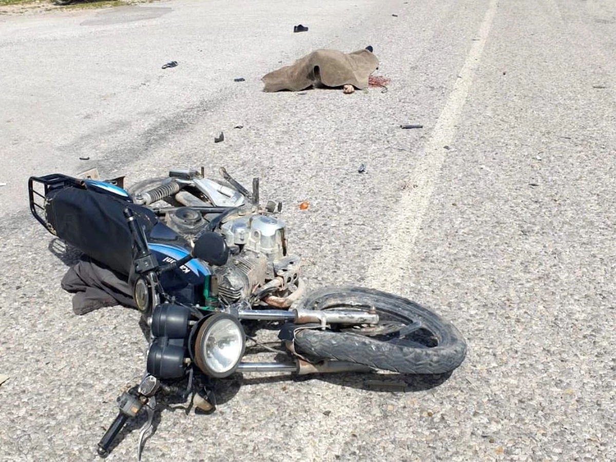 Manisa\'da motosiklet ile otomobil çarpıştı: 1 ölü