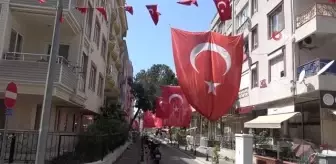 Marmaris'teki bu sokak sekizinci kez 23 Nisan coşkusuna hazırlanıyor