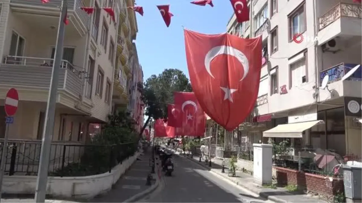 Marmaris\'teki bu sokak sekizinci kez 23 Nisan coşkusuna hazırlanıyor