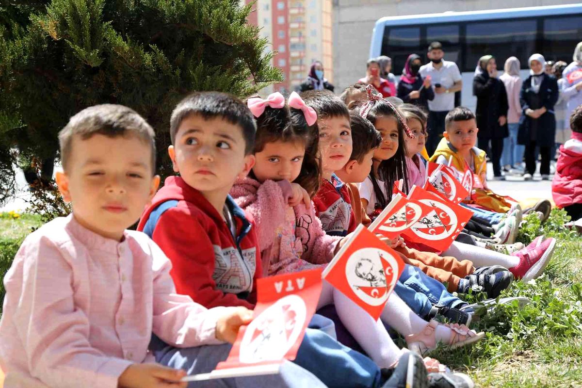 Minikler, büyükşehir kütüphanelerinde doyasıya eğlendi