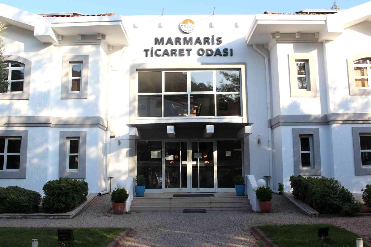 MTO ihtiyaç sahibi ailelere yardım paketi dağıttı