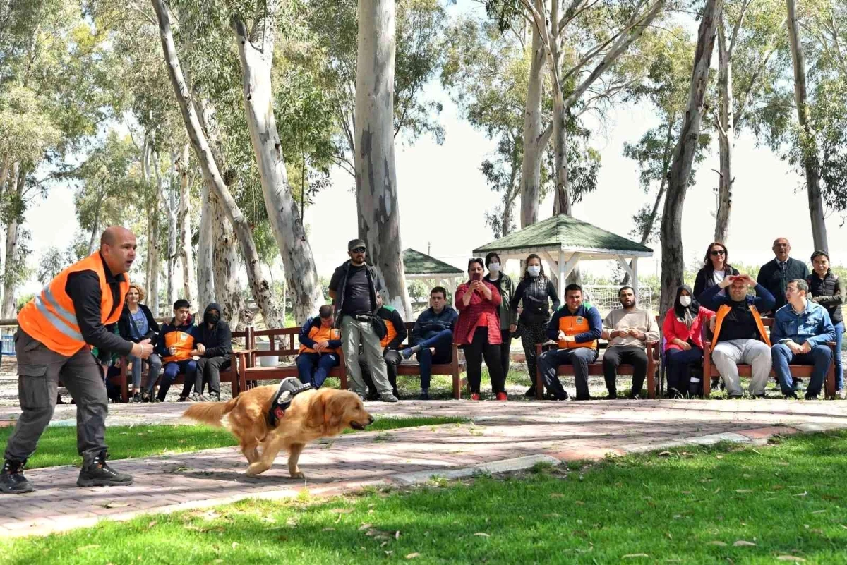 Konyaaltı Belediyesi\'nden Otizmli Bireylere Köpekli Terapi